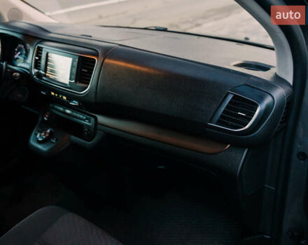 Серый Тойота Proace Verso, объемом двигателя 2 л и пробегом 313 тыс. км за 35000 $, фото 34 на Automoto.ua