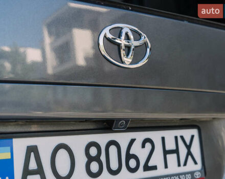 Серый Тойота Proace Verso, объемом двигателя 2 л и пробегом 229 тыс. км за 35000 $, фото 13 на Automoto.ua