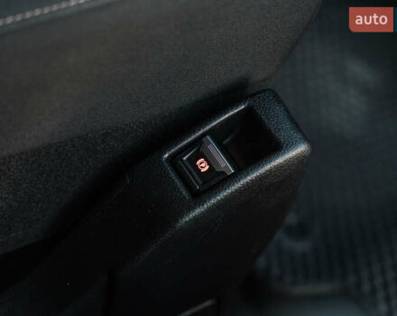 Серый Тойота Proace Verso, объемом двигателя 2 л и пробегом 229 тыс. км за 35000 $, фото 55 на Automoto.ua