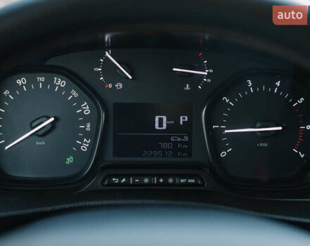 Серый Тойота Proace Verso, объемом двигателя 2 л и пробегом 229 тыс. км за 35000 $, фото 62 на Automoto.ua