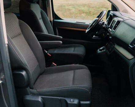 Серый Тойота Proace Verso, объемом двигателя 2 л и пробегом 313 тыс. км за 35000 $, фото 32 на Automoto.ua