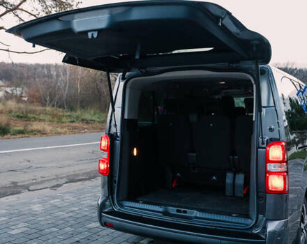 Серый Тойота Proace Verso, объемом двигателя 2 л и пробегом 313 тыс. км за 35000 $, фото 54 на Automoto.ua