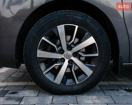 Серый Тойота Proace Verso, объемом двигателя 2 л и пробегом 313 тыс. км за 35000 $, фото 13 на Automoto.ua