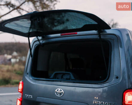 Серый Тойота Proace Verso, объемом двигателя 2 л и пробегом 313 тыс. км за 35000 $, фото 53 на Automoto.ua