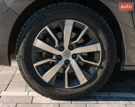 Серый Тойота Proace Verso, объемом двигателя 2 л и пробегом 229 тыс. км за 35000 $, фото 18 на Automoto.ua