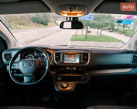 Серый Тойота Proace Verso, объемом двигателя 2 л и пробегом 313 тыс. км за 35000 $, фото 45 на Automoto.ua