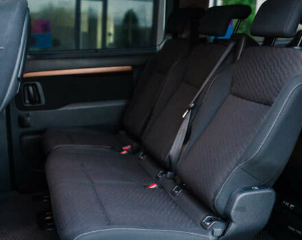 Серый Тойота Proace Verso, объемом двигателя 2 л и пробегом 313 тыс. км за 35000 $, фото 44 на Automoto.ua