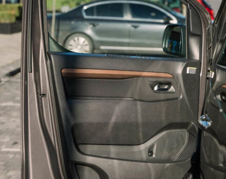 Серый Тойота Proace Verso, объемом двигателя 2 л и пробегом 229 тыс. км за 35000 $, фото 28 на Automoto.ua