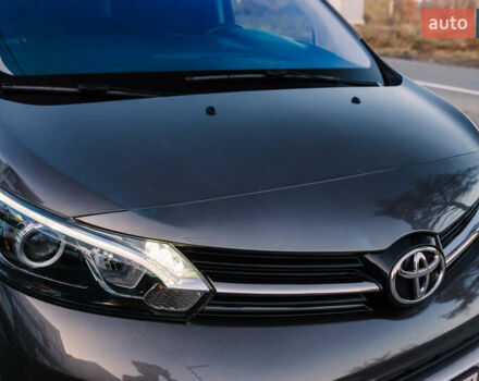 Серый Тойота Proace Verso, объемом двигателя 2 л и пробегом 313 тыс. км за 35000 $, фото 18 на Automoto.ua