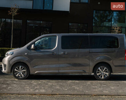 Серый Тойота Proace Verso, объемом двигателя 2 л и пробегом 229 тыс. км за 35000 $, фото 3 на Automoto.ua