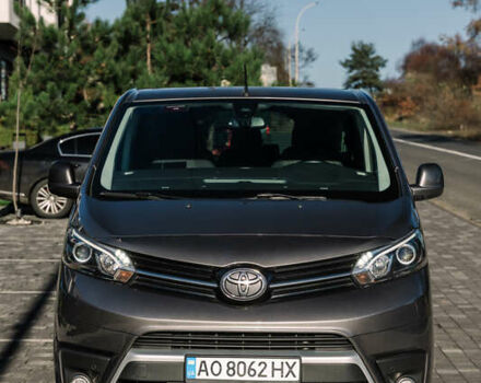 Серый Тойота Proace Verso, объемом двигателя 2 л и пробегом 229 тыс. км за 35000 $, фото 1 на Automoto.ua