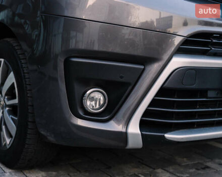 Серый Тойота Proace Verso, объемом двигателя 2 л и пробегом 313 тыс. км за 35000 $, фото 22 на Automoto.ua