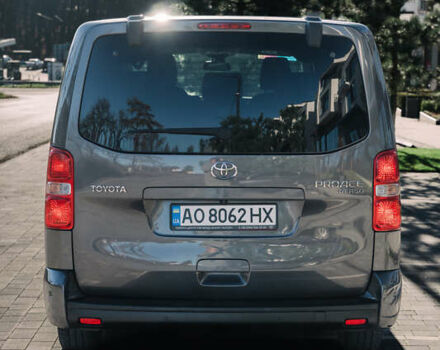 Серый Тойота Proace Verso, объемом двигателя 2 л и пробегом 229 тыс. км за 35000 $, фото 5 на Automoto.ua