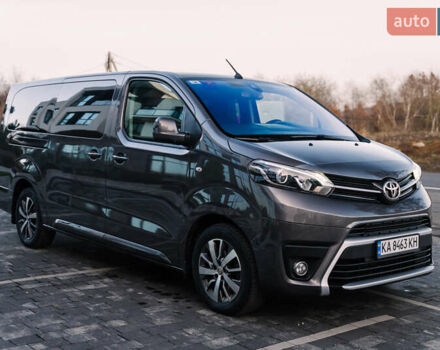 Серый Тойота Proace Verso, объемом двигателя 2 л и пробегом 313 тыс. км за 35000 $, фото 8 на Automoto.ua