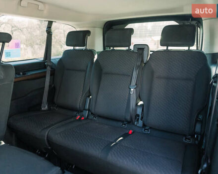 Серый Тойота Proace Verso, объемом двигателя 2 л и пробегом 229 тыс. км за 35000 $, фото 43 на Automoto.ua