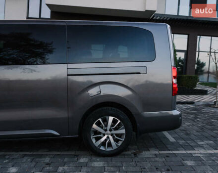 Серый Тойота Proace Verso, объемом двигателя 2 л и пробегом 313 тыс. км за 35000 $, фото 11 на Automoto.ua