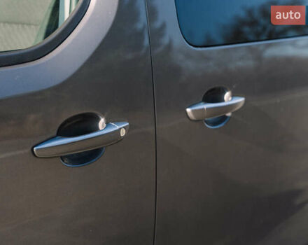 Серый Тойота Proace Verso, объемом двигателя 2 л и пробегом 229 тыс. км за 35000 $, фото 24 на Automoto.ua