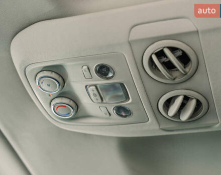 Серый Тойота Proace Verso, объемом двигателя 2 л и пробегом 229 тыс. км за 35000 $, фото 36 на Automoto.ua