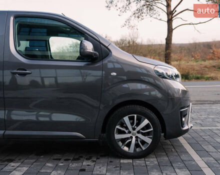 Серый Тойота Proace Verso, объемом двигателя 2 л и пробегом 313 тыс. км за 35000 $, фото 9 на Automoto.ua