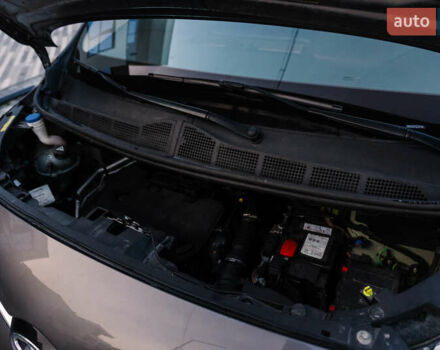 Серый Тойота Proace Verso, объемом двигателя 2 л и пробегом 313 тыс. км за 35000 $, фото 27 на Automoto.ua