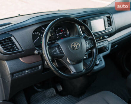 Серый Тойота Proace Verso, объемом двигателя 2 л и пробегом 229 тыс. км за 35000 $, фото 32 на Automoto.ua