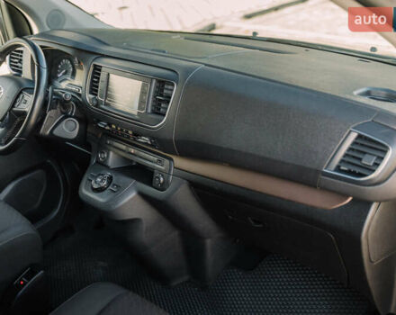 Серый Тойота Proace Verso, объемом двигателя 2 л и пробегом 229 тыс. км за 35000 $, фото 54 на Automoto.ua