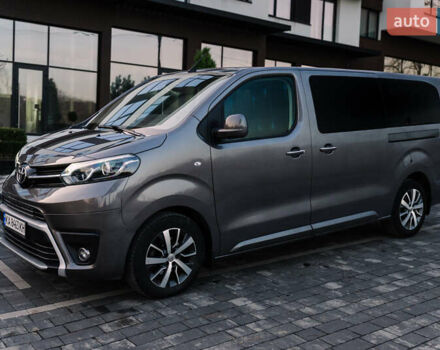 Серый Тойота Proace Verso, объемом двигателя 2 л и пробегом 313 тыс. км за 35000 $, фото 2 на Automoto.ua