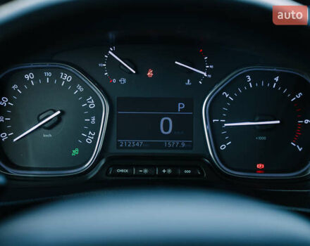 Сірий Тойота Proace Verso, об'ємом двигуна 2 л та пробігом 212 тис. км за 38000 $, фото 32 на Automoto.ua