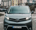 Серый Тойота Proace Verso, объемом двигателя 2 л и пробегом 350 тыс. км за 30000 $, фото 1 на Automoto.ua