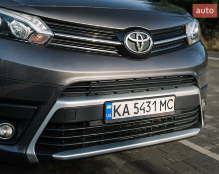 Сірий Тойота Proace Verso, об'ємом двигуна 2 л та пробігом 212 тис. км за 38000 $, фото 19 на Automoto.ua