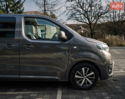 Сірий Тойота Proace Verso, об'ємом двигуна 2 л та пробігом 212 тис. км за 38000 $, фото 8 на Automoto.ua