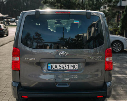 Сірий Тойота Proace Verso, об'ємом двигуна 2 л та пробігом 212 тис. км за 38000 $, фото 4 на Automoto.ua