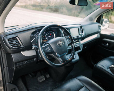 Сірий Тойота Proace Verso, об'ємом двигуна 2 л та пробігом 212 тис. км за 38000 $, фото 30 на Automoto.ua