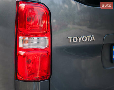 Сірий Тойота Proace Verso, об'ємом двигуна 2 л та пробігом 212 тис. км за 38000 $, фото 23 на Automoto.ua