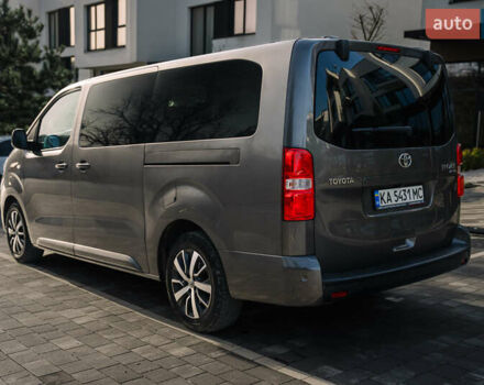 Сірий Тойота Proace Verso, об'ємом двигуна 2 л та пробігом 212 тис. км за 38000 $, фото 3 на Automoto.ua