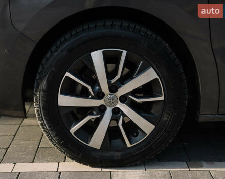 Сірий Тойота Proace Verso, об'ємом двигуна 2 л та пробігом 212 тис. км за 38000 $, фото 9 на Automoto.ua