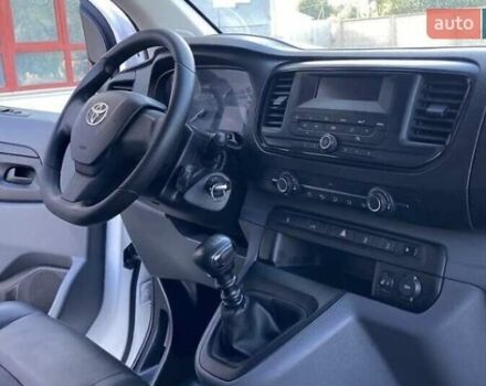 Белый Тойота Proace, объемом двигателя 1.56 л и пробегом 360 тыс. км за 12200 $, фото 19 на Automoto.ua