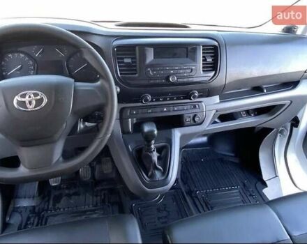 Белый Тойота Proace, объемом двигателя 1.56 л и пробегом 360 тыс. км за 12200 $, фото 16 на Automoto.ua