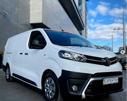 Белый Тойота Proace, объемом двигателя 2 л и пробегом 355 тыс. км за 14072 $, фото 1 на Automoto.ua