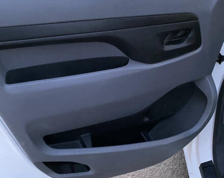 Белый Тойота Proace, объемом двигателя 2 л и пробегом 178 тыс. км за 19999 $, фото 17 на Automoto.ua