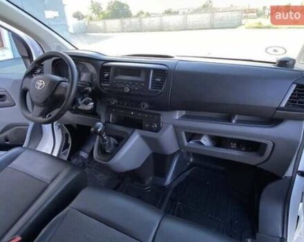 Белый Тойота Proace, объемом двигателя 1.56 л и пробегом 360 тыс. км за 12200 $, фото 17 на Automoto.ua