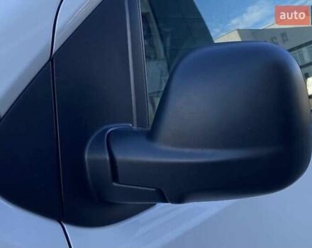 Белый Тойота Proace, объемом двигателя 1.56 л и пробегом 360 тыс. км за 12200 $, фото 7 на Automoto.ua