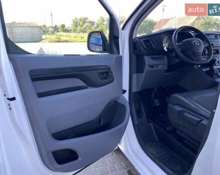 Белый Тойота Proace, объемом двигателя 1.56 л и пробегом 360 тыс. км за 12200 $, фото 12 на Automoto.ua