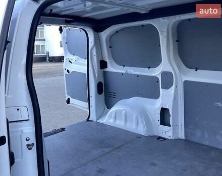 Белый Тойота Proace, объемом двигателя 1.56 л и пробегом 360 тыс. км за 12200 $, фото 24 на Automoto.ua