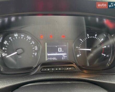 Белый Тойота Proace, объемом двигателя 2 л и пробегом 250 тыс. км за 16999 $, фото 2 на Automoto.ua