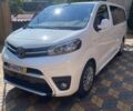 Белый Тойота Proace, объемом двигателя 1.56 л и пробегом 250 тыс. км за 19999 $, фото 2 на Automoto.ua