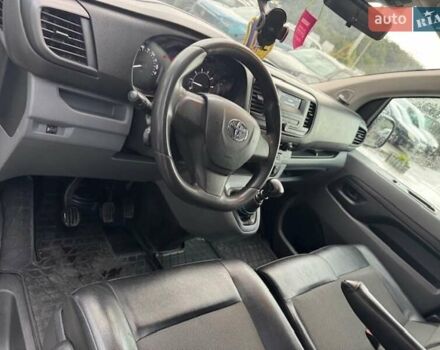 Белый Тойота Proace, объемом двигателя 2 л и пробегом 250 тыс. км за 16999 $, фото 1 на Automoto.ua