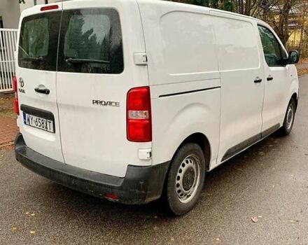 Белый Тойота Proace, объемом двигателя 1.5 л и пробегом 148 тыс. км за 15000 $, фото 4 на Automoto.ua