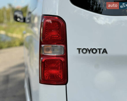 Білий Тойота Proace, об'ємом двигуна 2 л та пробігом 136 тис. км за 28500 $, фото 21 на Automoto.ua