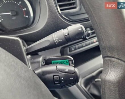 Білий Тойота Proace, об'ємом двигуна 1.5 л та пробігом 275 тис. км за 13300 $, фото 23 на Automoto.ua